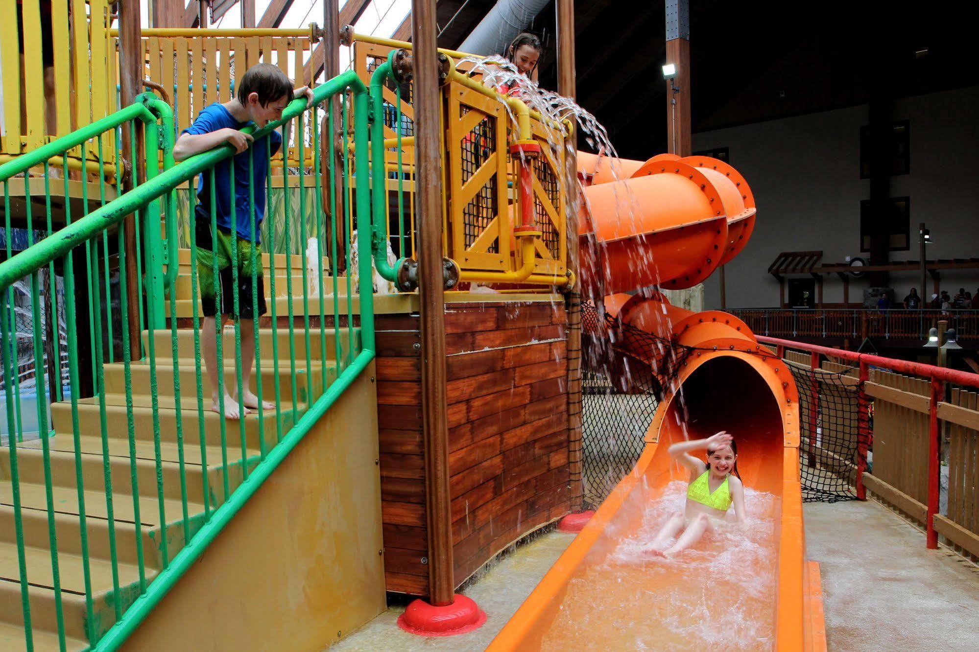 Six Flags Great Escape Lodge & Indoor Waterpark Queensbury Exterior photo